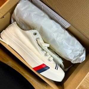 Keds Unisex Royal Lo Sneaker (New With Box)